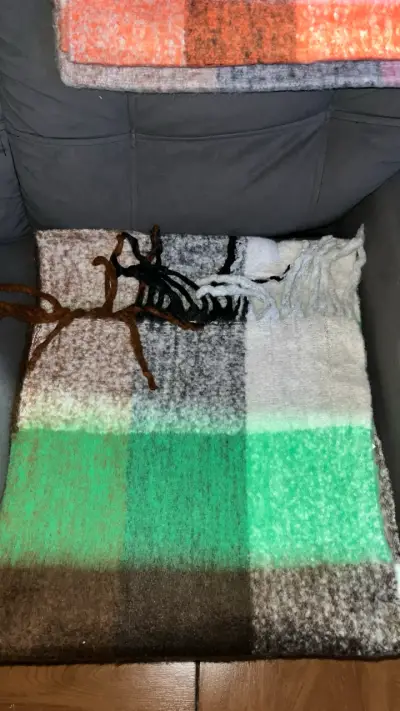 Bufanda multicolor con flecos - miniatura 1