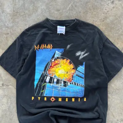 Polera negra Def Leppard Pyromania 2002 - miniatura 3