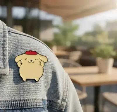 Pin metálico con broche de goma pompompuri - miniatura 2