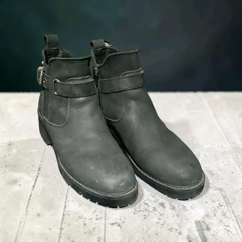 Botines de cuero negro con hebilla - 1