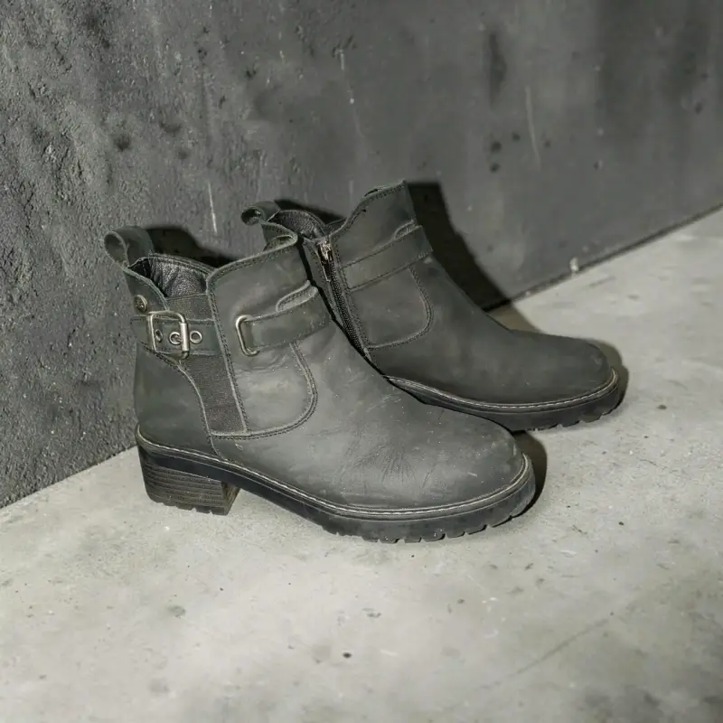 Botines de cuero negro con hebilla - 2