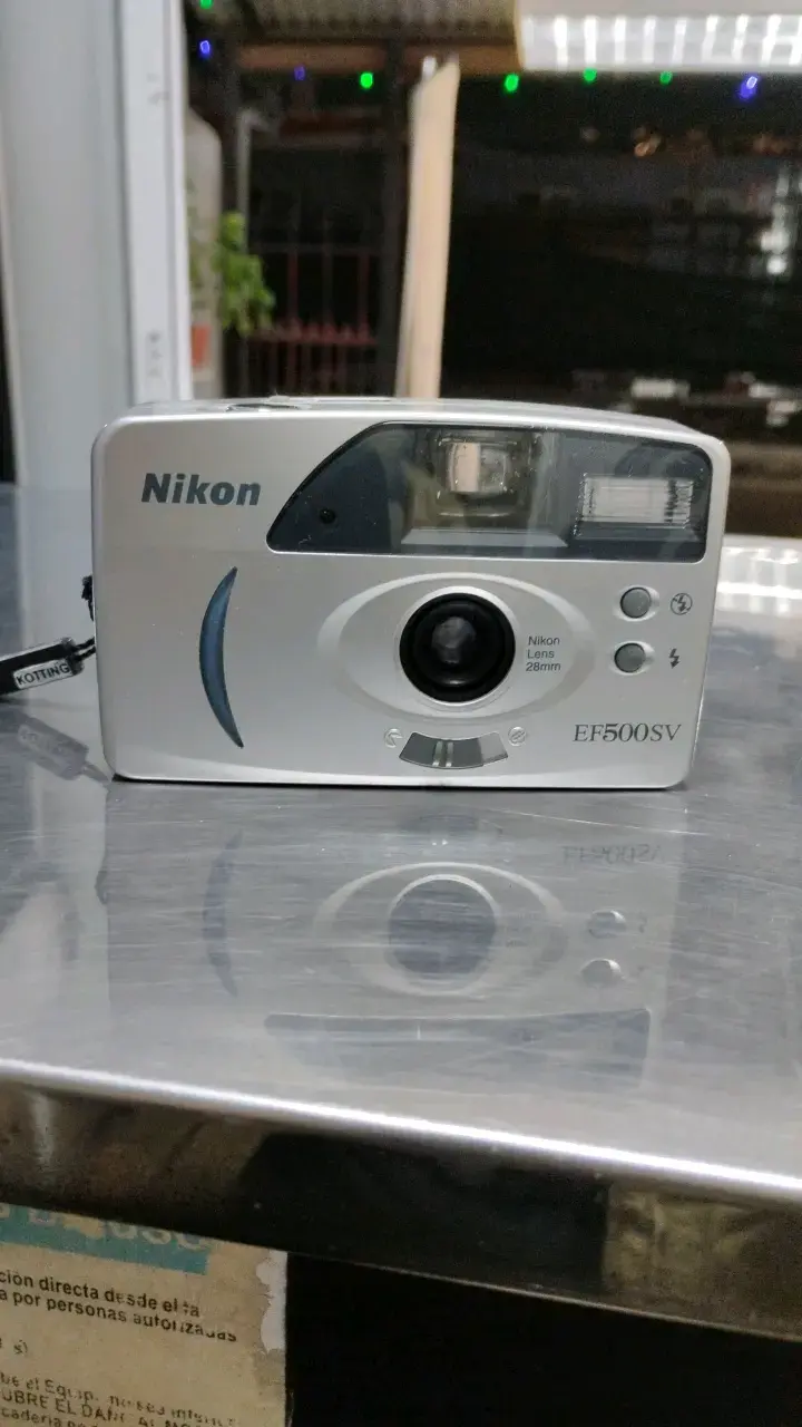 Cámara Nikon EF500SV compacta 28mm
