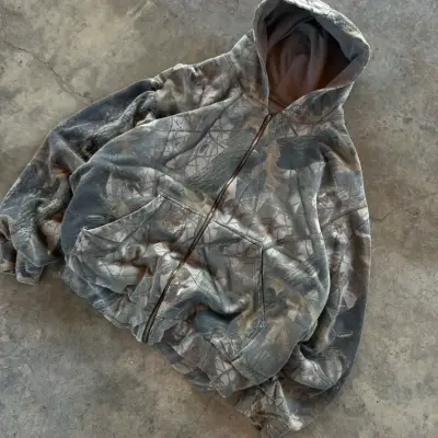Polerón camuflado con capucha y cierre - miniatura 2