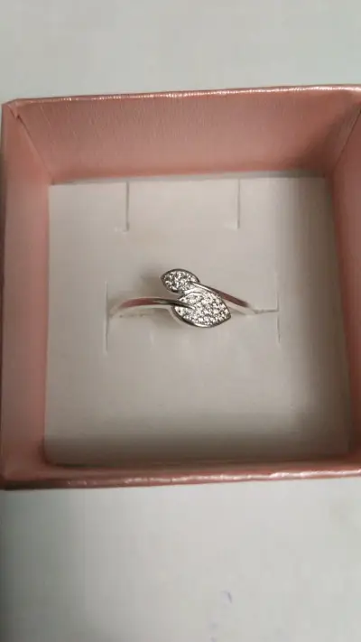 Anillo de plata con diseño de hojas - miniatura 1