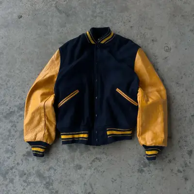 Chaqueta varsity negro y amarillo cuero vintage - miniatura 3