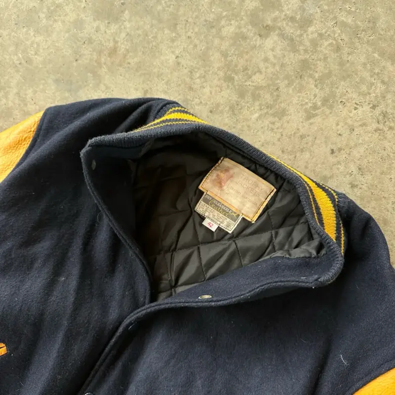 Chaqueta varsity negro y amarillo cuero vintage - 5