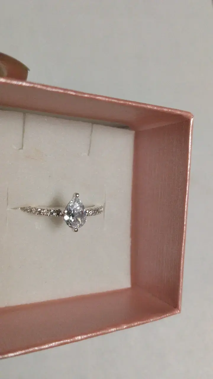 Anillo de compromiso con piedra central brillante - 3