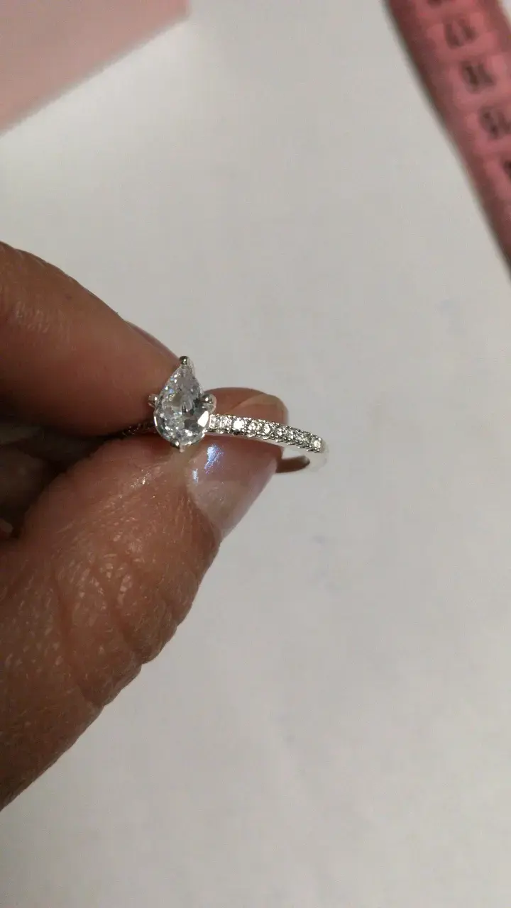 Anillo de compromiso con piedra central brillante - 4