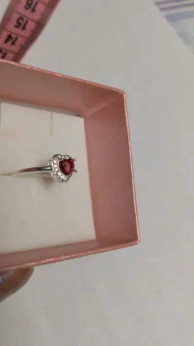 Anillo de plata con corazón rojo - miniatura 2