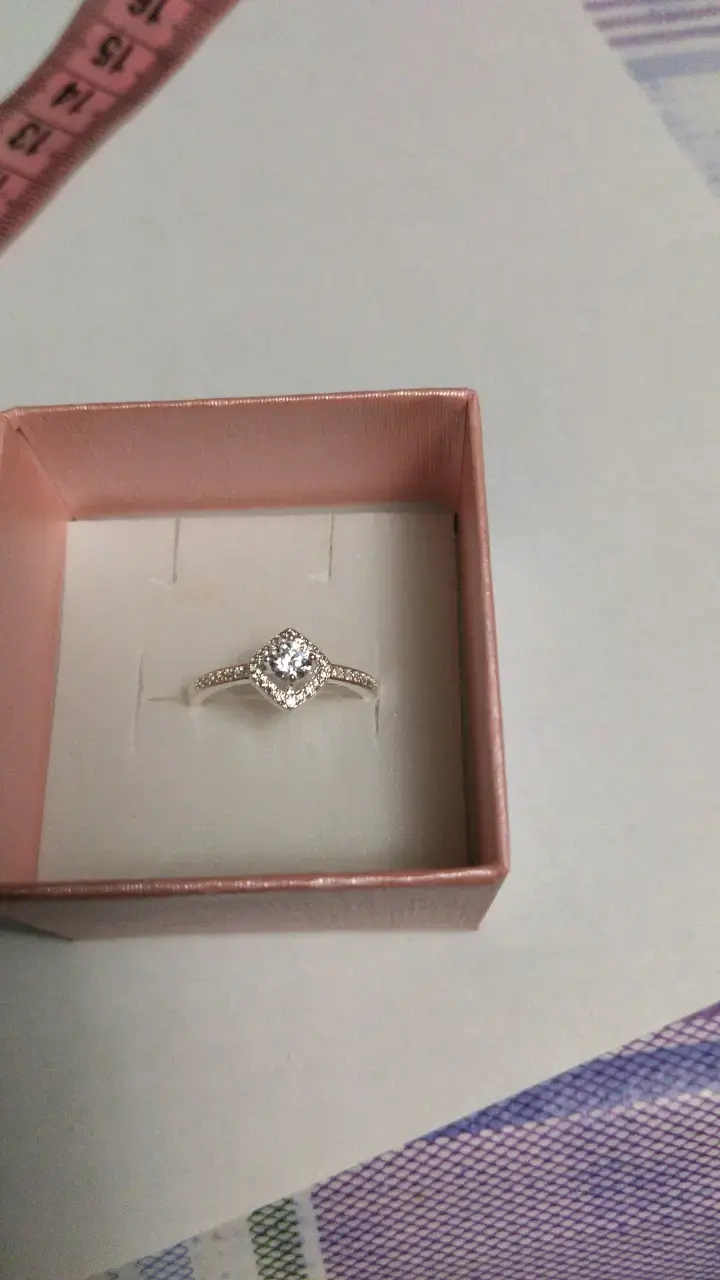 Anillo de compromiso con diamante brillante - 1