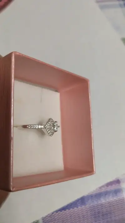 Anillo de compromiso con diamante brillante - miniatura 2