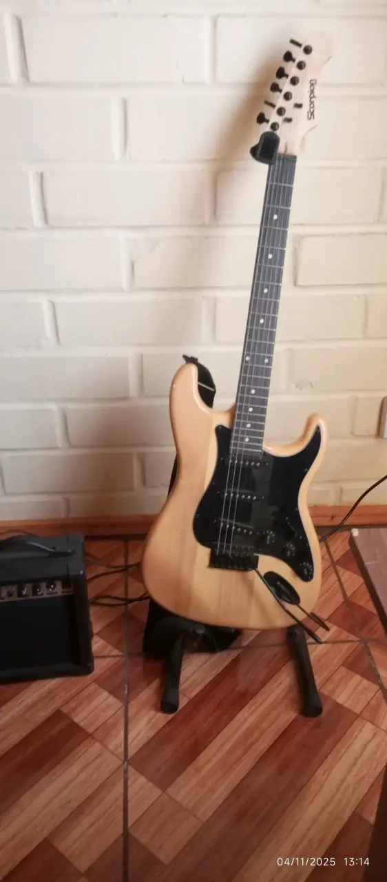 Guitarra eléctrica Scorpion con afinador digital - 2