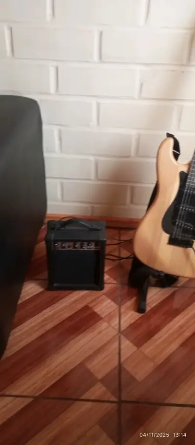 Guitarra eléctrica Scorpion con afinador digital - miniatura 3