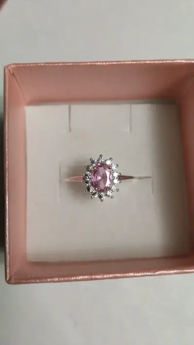 Anillo de plata con piedra rosa y circonitas - miniatura 1