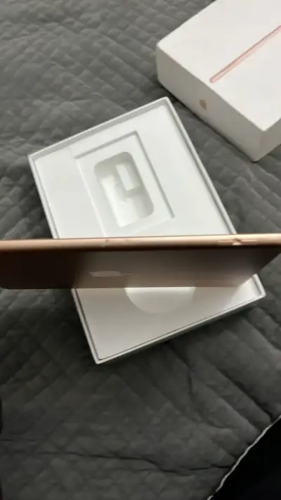 iPad Apple con caja original - miniatura 3