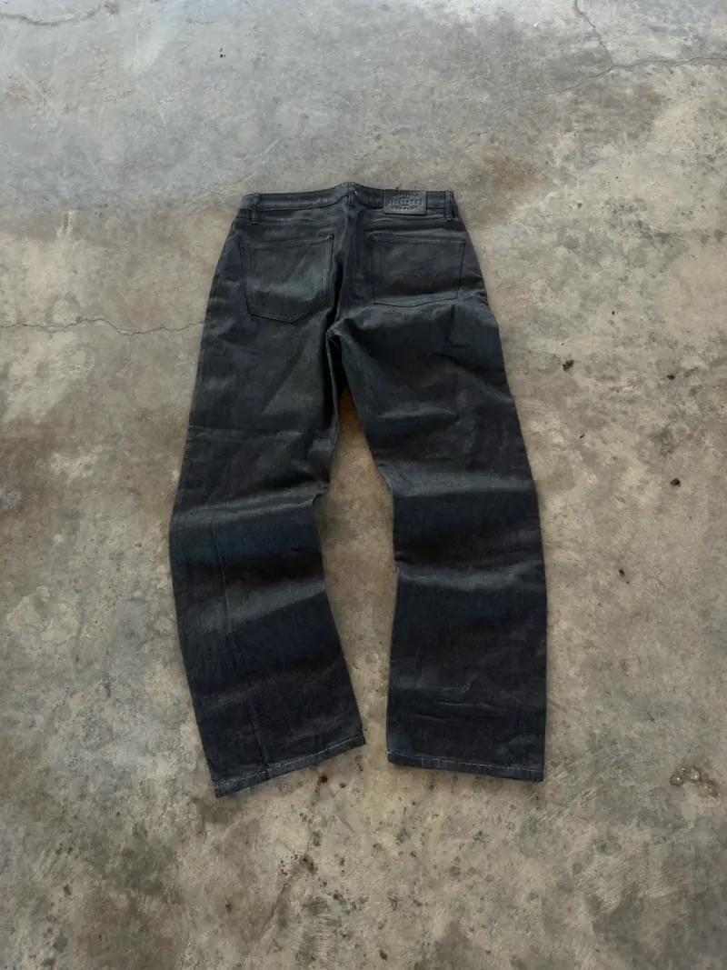 Jeans negros de mezclilla raw denim hombre