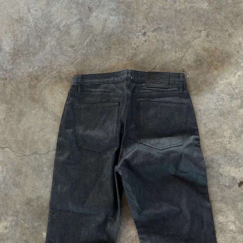 Jeans negros de mezclilla raw denim hombre - 5
