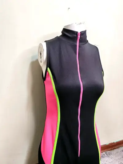 Enterito deportivo negro con detalles neón - miniatura 2
