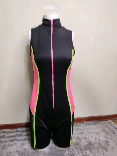 Enterito deportivo negro con detalles neón - miniatura 4