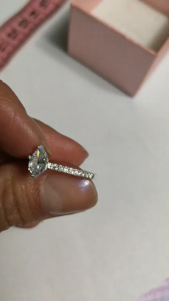 Anillo de compromiso con piedra brillante - 3