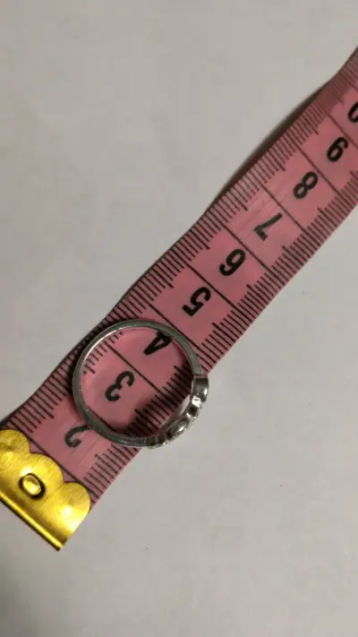 Anillo de plata con diseño elegante - miniatura 4