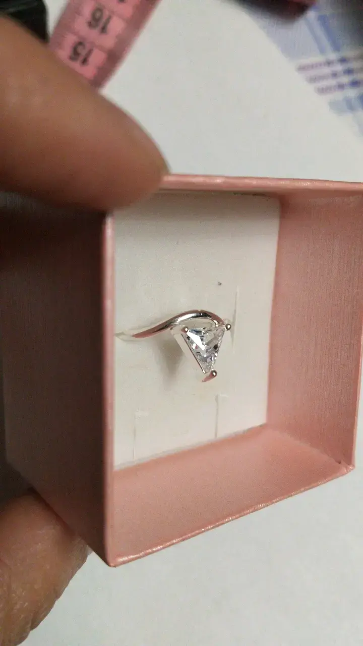 Anillo de plata con zirconia triangular - 2