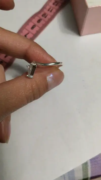 Anillo de plata con zirconia triangular - miniatura 5