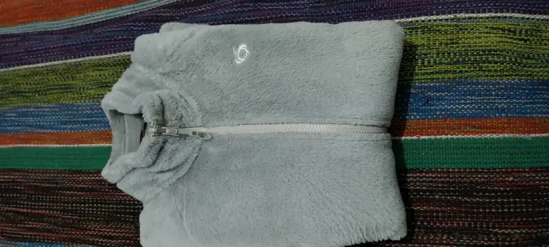 Chaqueta polar gris con cierre completo - 3