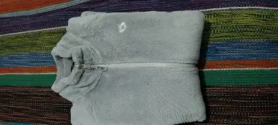 Chaqueta polar gris con cierre completo - miniatura 3