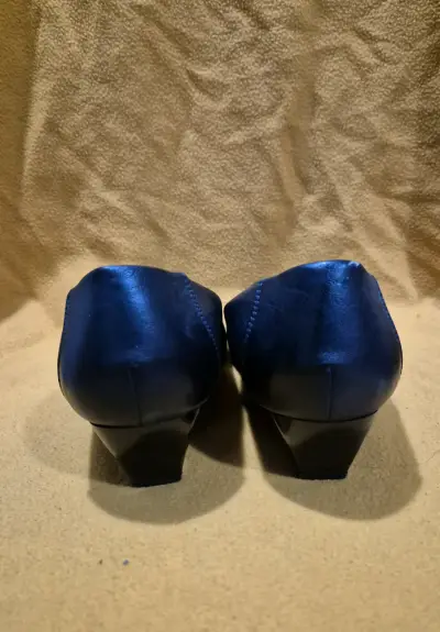 Zapatos de tacón bajo negros elegantes - miniatura 2