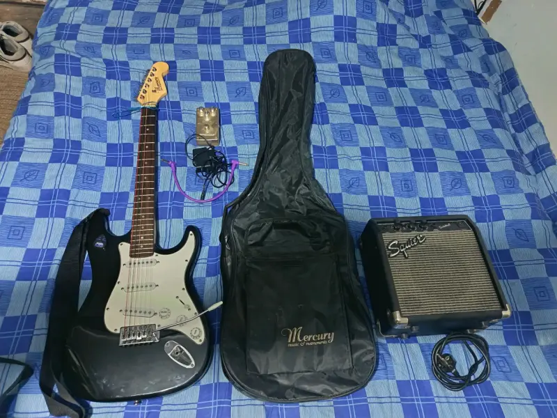 guitarra eléctrica mercury con amplificador squier - 4