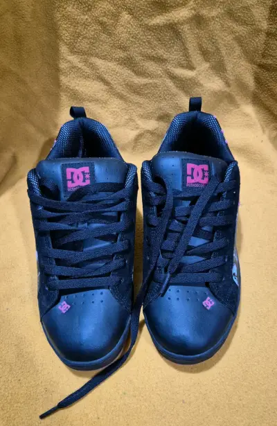 Zapatillas DC negras con suela rosada - miniatura 6