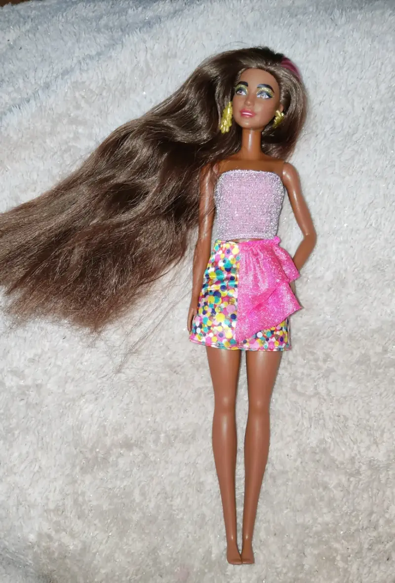 Barbie morena original deMattel- ¡Cambia de color! - 3