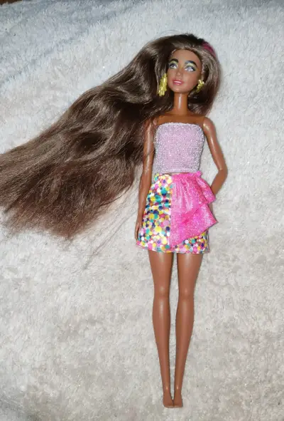 Barbie morena original deMattel- ¡Cambia de color! - miniatura 3