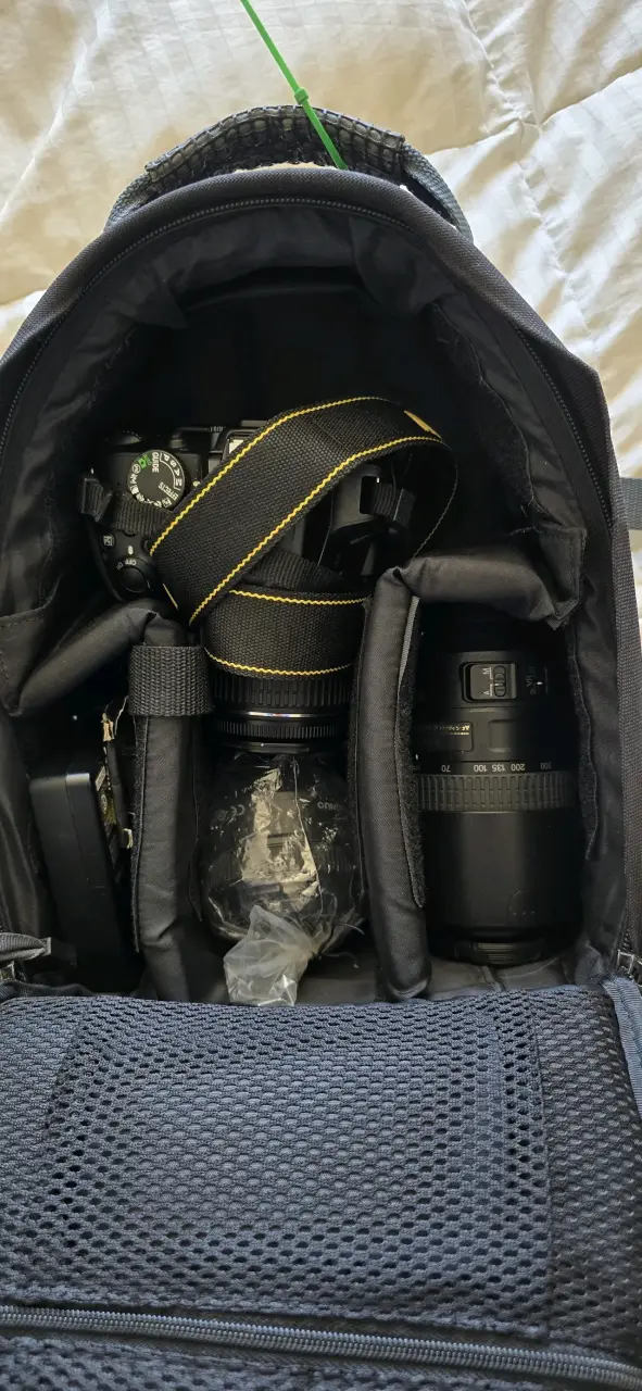 Cámara Nikon D3400 con lentes y accesorios - 1