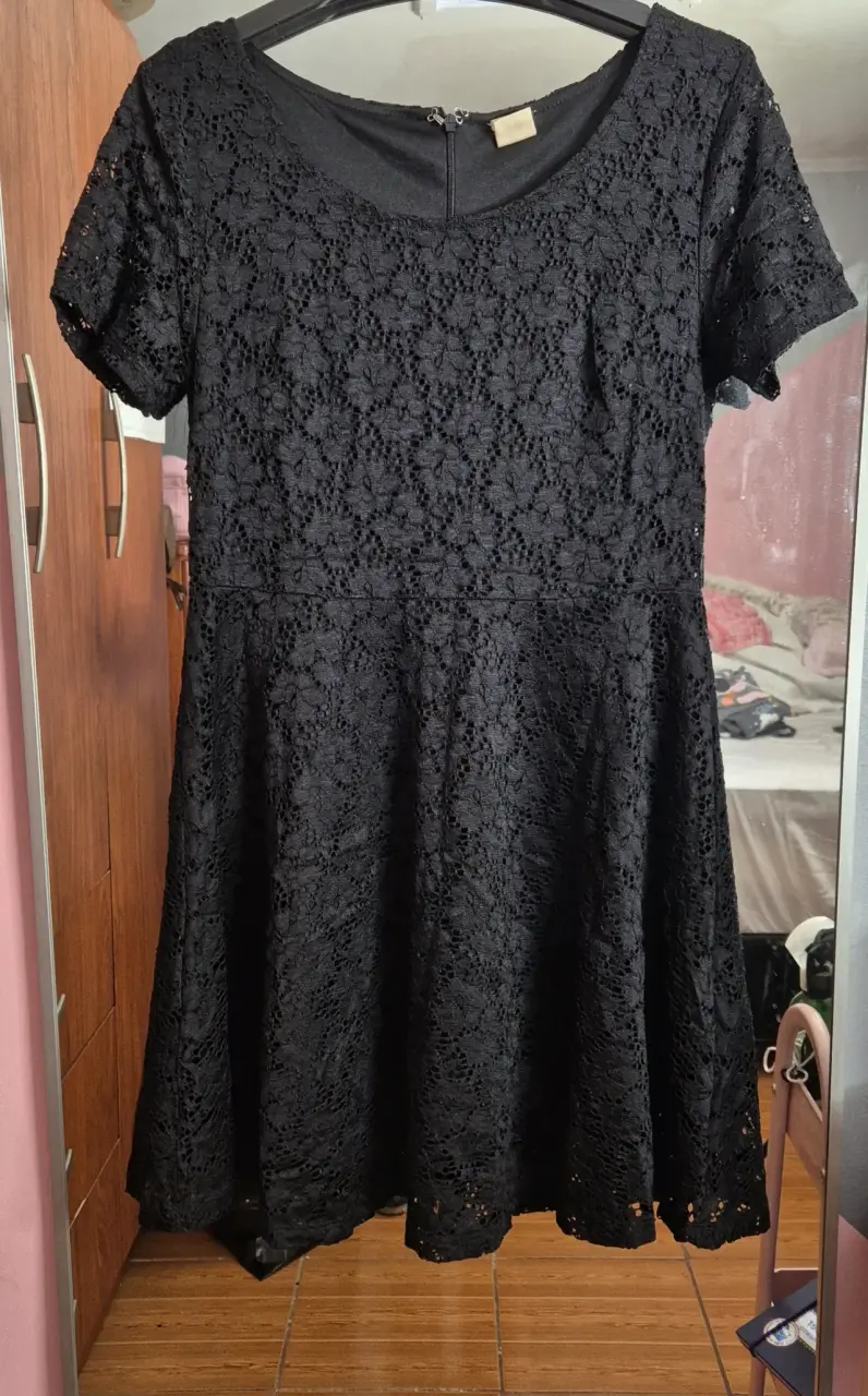 Vestido de encaje negro elegante