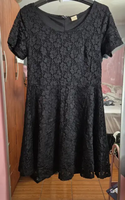 Vestido de encaje negro elegante - miniatura 1