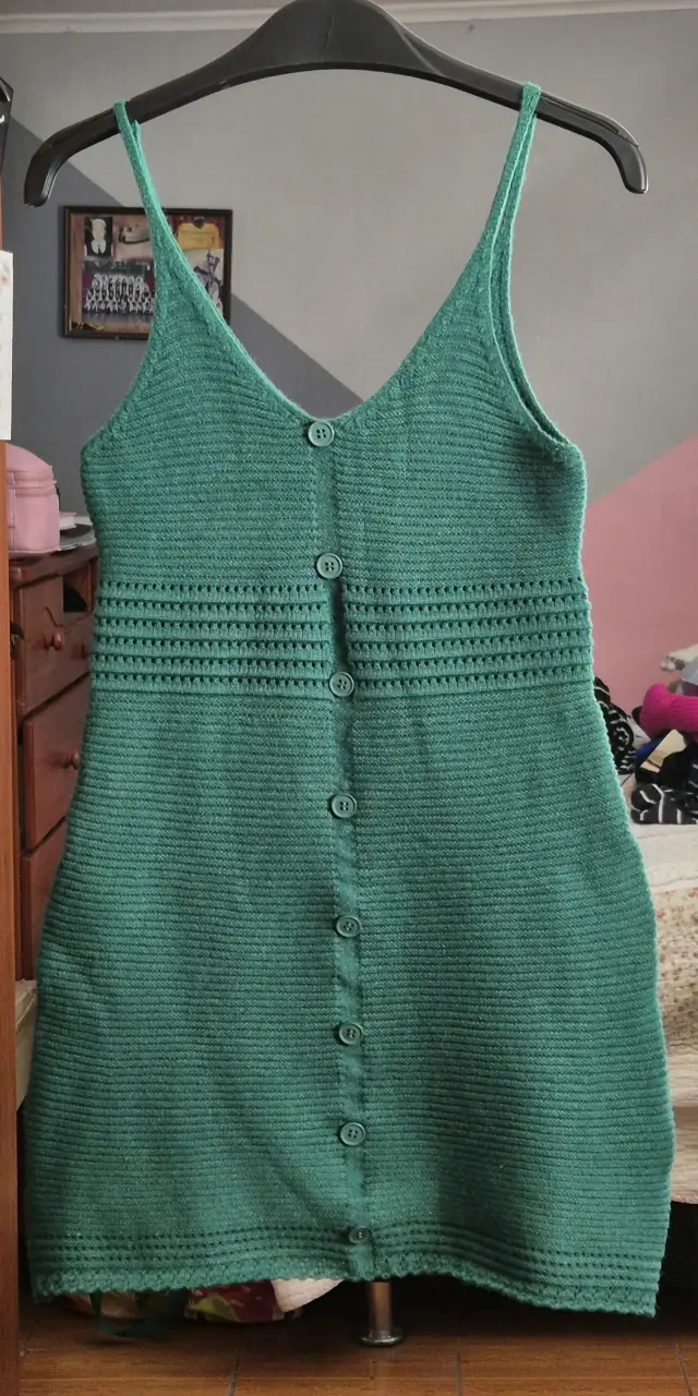 Vestido tejido verde con botones