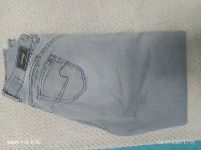 Jeans celestes de mezclilla para mujer - miniatura 3