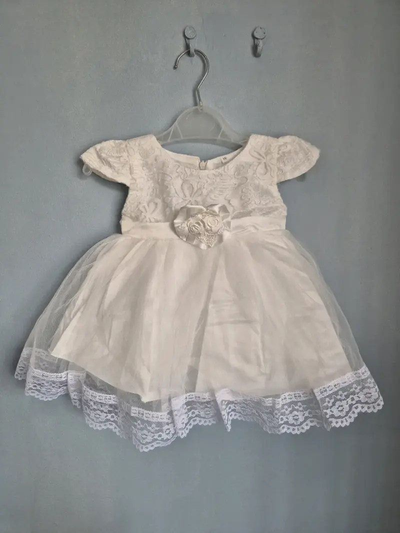 Vestido blanco de niña con encaje - 3