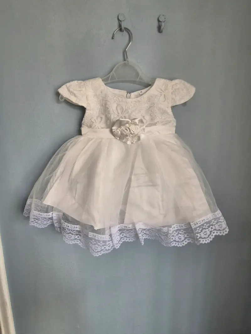 Vestido blanco de niña con encaje - 4