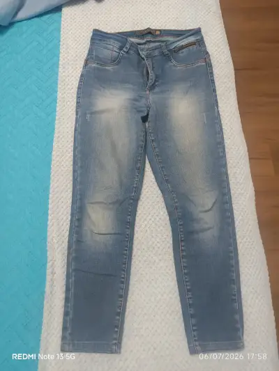 Jeans azul desgastado para mujer - miniatura 1