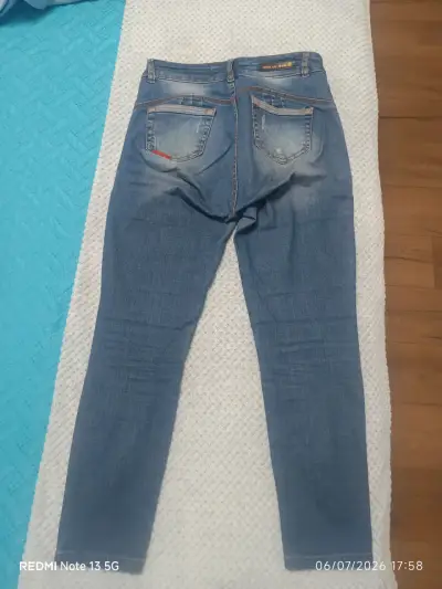 Jeans azul desgastado para mujer - miniatura 2