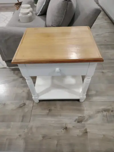 Mesa auxiliar de madera blanca y natural - miniatura 1