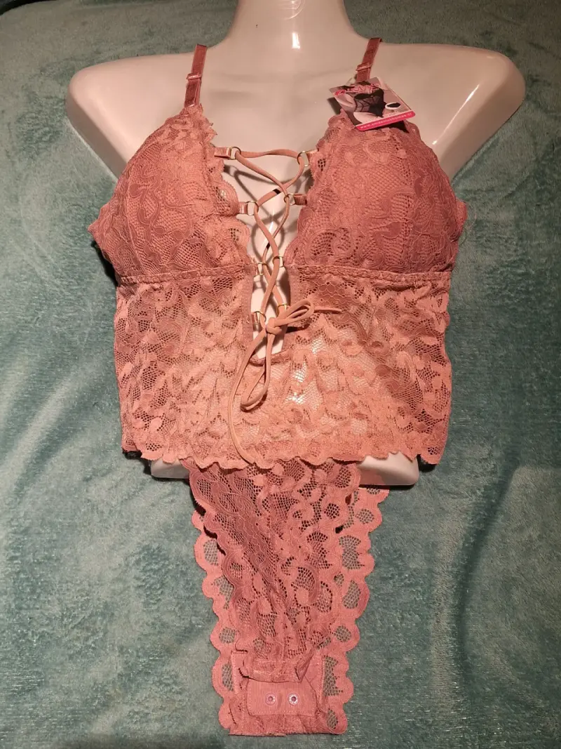 Conjunto de lencería encaje rosa