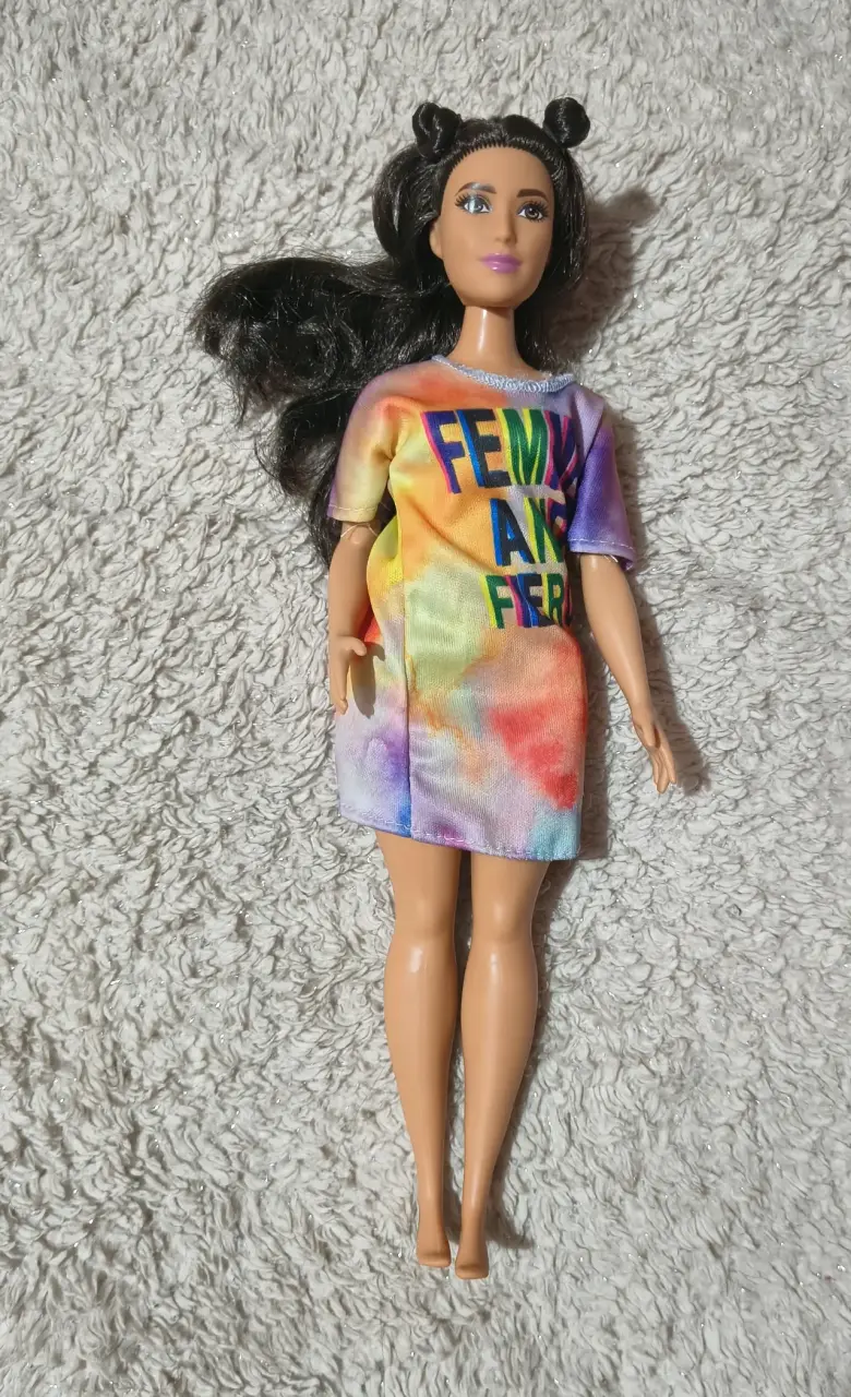 Se venden lindas Barbies - 2