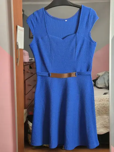 Vestido azul con diseño texturizado - miniatura 2
