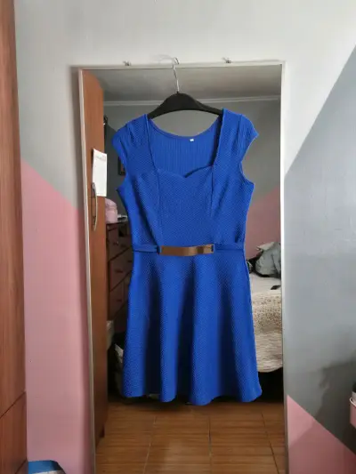 Vestido azul con diseño texturizado - miniatura 4