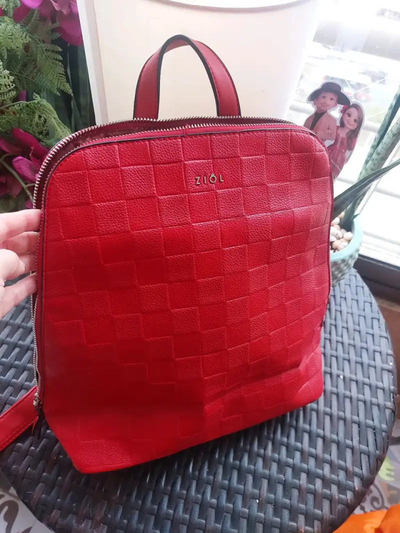 Mochila roja de cuero sintético - 2