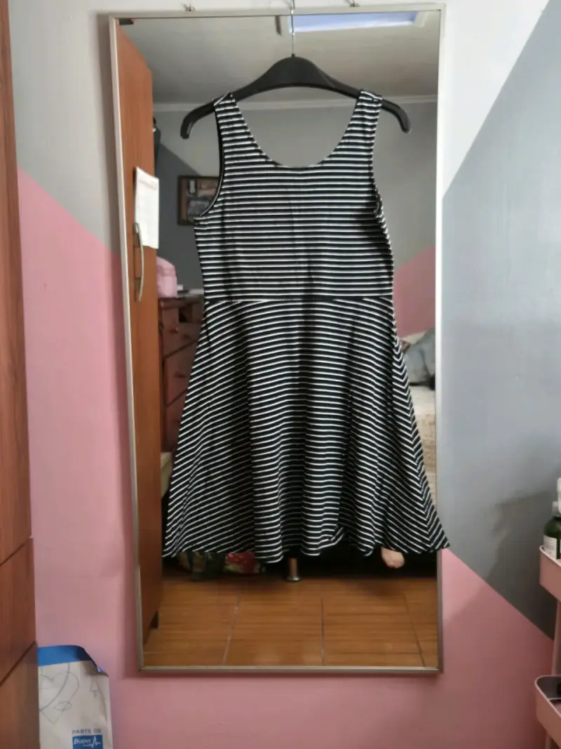 Vestido a rayas blanco y negro casual - 2